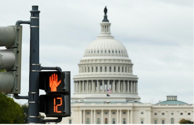 现货黄金价格持续上涨高达4200美元